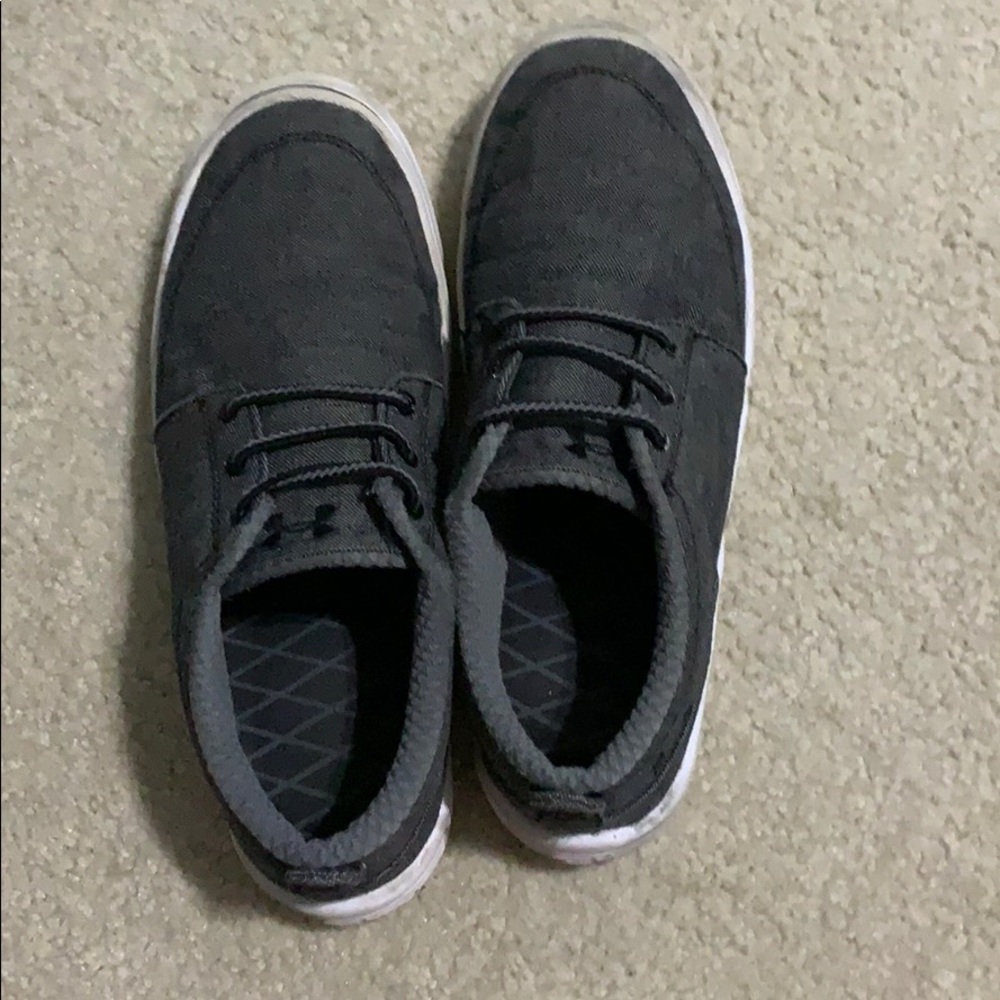 Under Armour shoes sz 5y